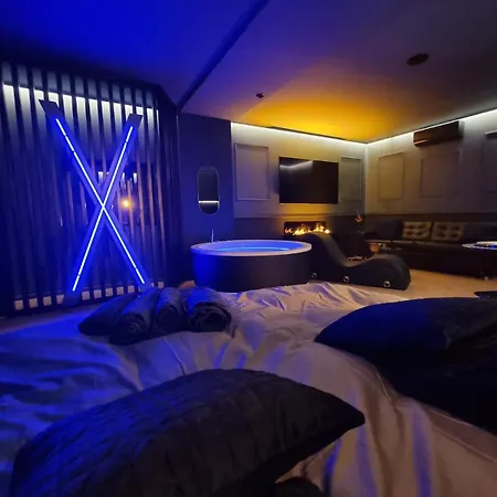Love Room Apartment