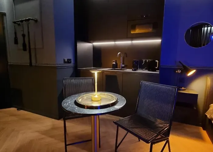 Love Room Apartment *